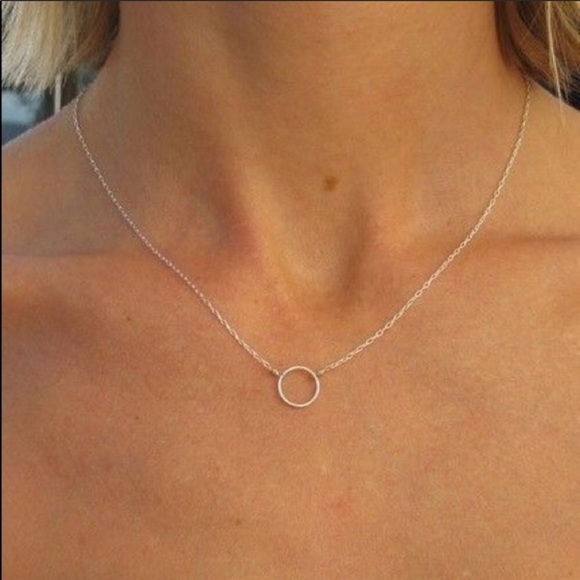 • Zoey • Dainty Circle Necklace - Picture 3 of 4